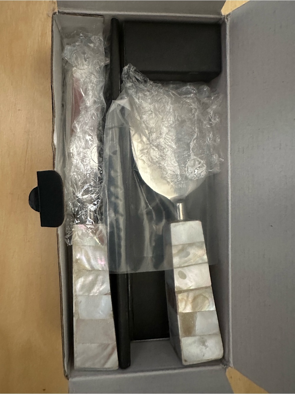 Anna New York Mother of Pearl Cheese Knives
